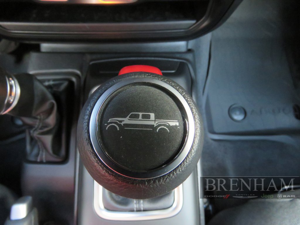 Used 2025 Jeep Gladiator Sport AWD/4WD image 17