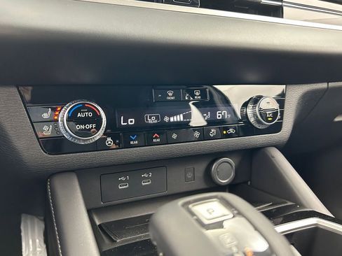 New 2026 Mitsubishi Outlander SEL FWD image 27