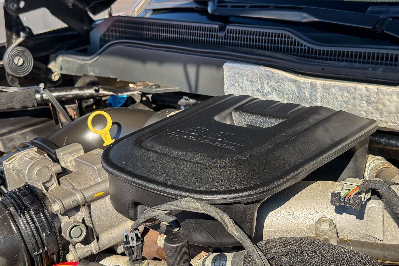 Used 2015 Chevrolet Silverado 2500 High Country w/ Duramax Plus Package AWD/4WD image 44