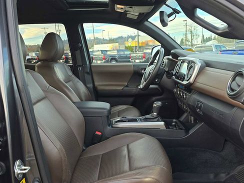 Certified 2016 Toyota Tacoma Limited image 13