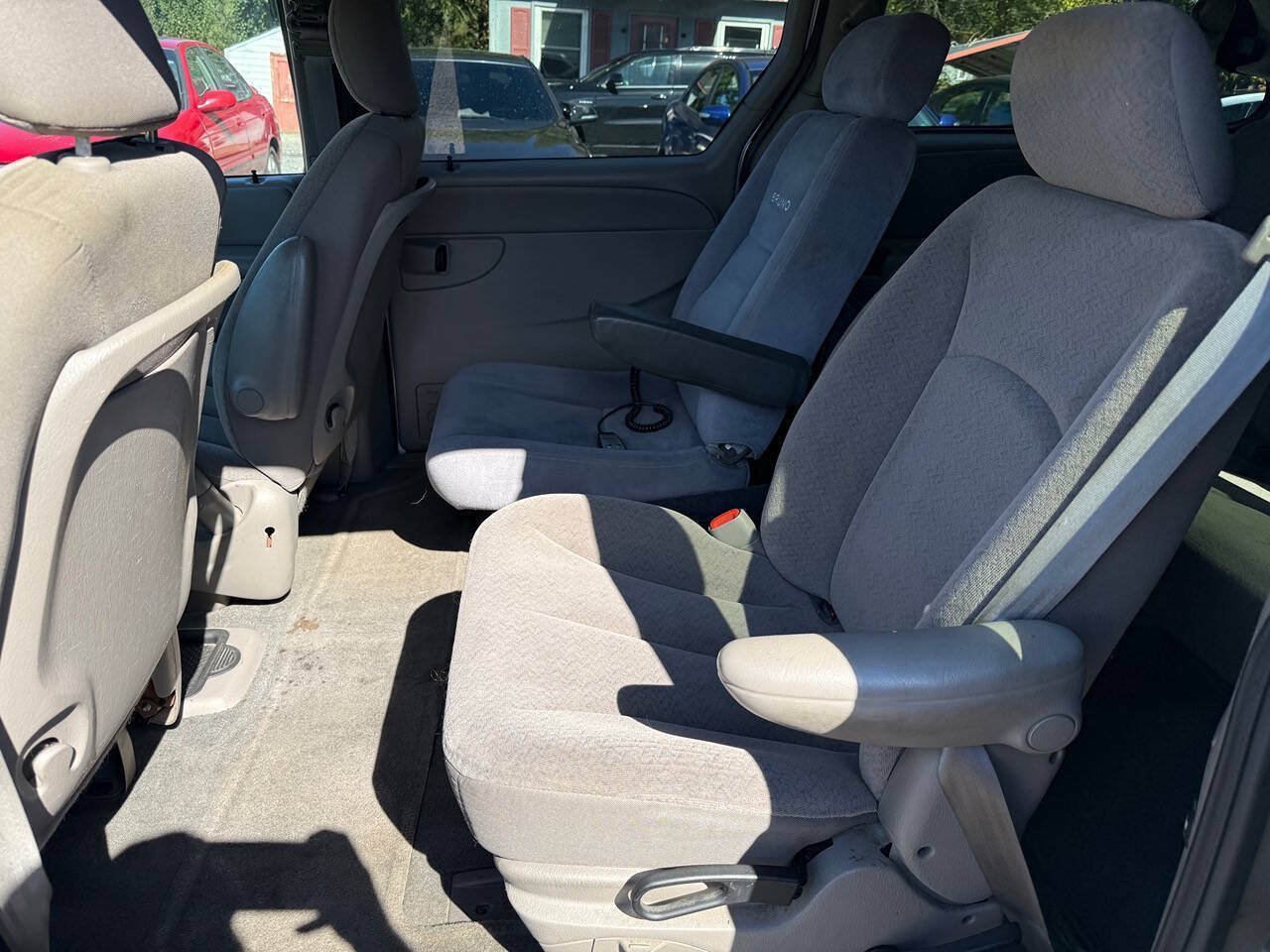 Used 2002 Chrysler Town & Country eL FWD image 8