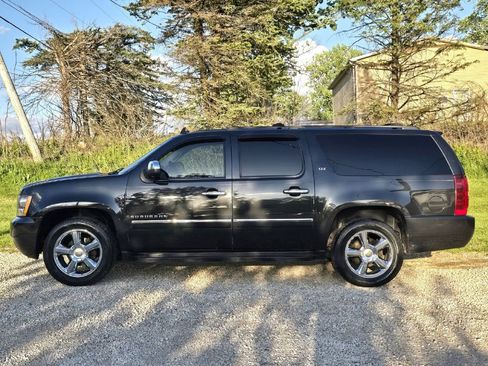 Used 2013 Chevrolet Suburban LTZ AWD/4WD image 3