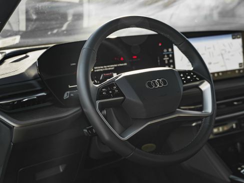 Used 2025 Audi Q5 Premium Plus w/ Premium Plus image 10