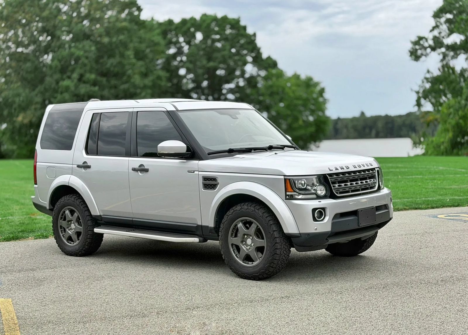 Used 2016 Land Rover LR4 HSE AWD/4WD image 8