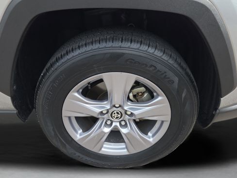 Used 2025 Toyota RAV4 XLE AWD/4WD image 33