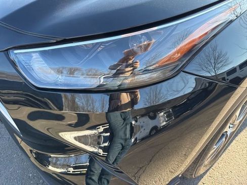 Used 2023 Toyota Highlander XLE image 30