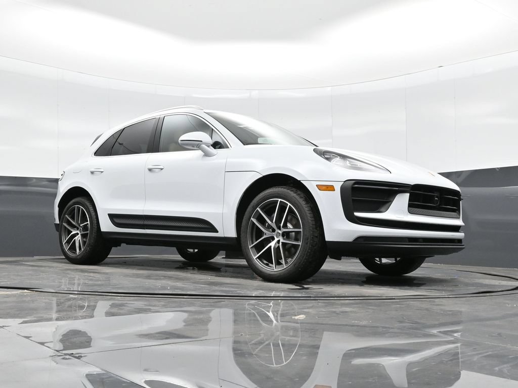 Certified 2026 Porsche Macan AWD/4WD image 40