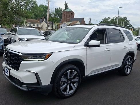 Certified 2023 Honda Pilot Elite image 3