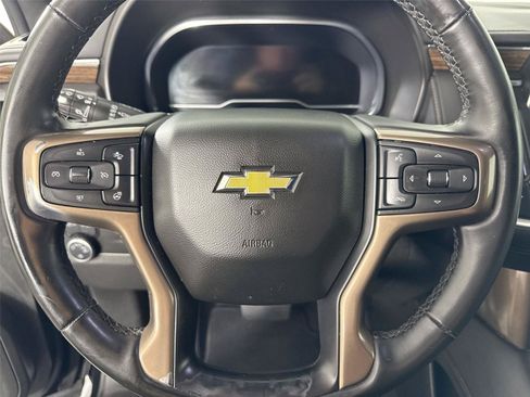 Used 2023 Chevrolet Suburban High Country w/ Premium Package 2 AWD/4WD image 17