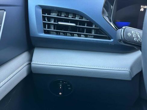 Used 2024 Volkswagen Taos SE image 30