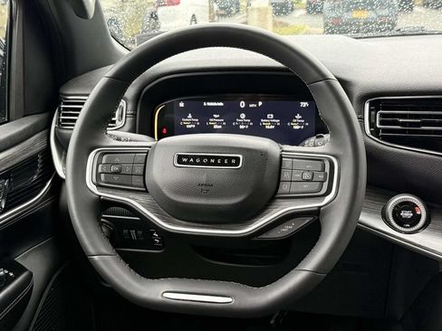 Certified 2024 Jeep Wagoneer Series II w/ Flexible Seating Group AWD/4WD image 19