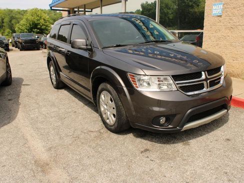 Used 2019 Dodge Journey SE w/ Connectivity Group image 3