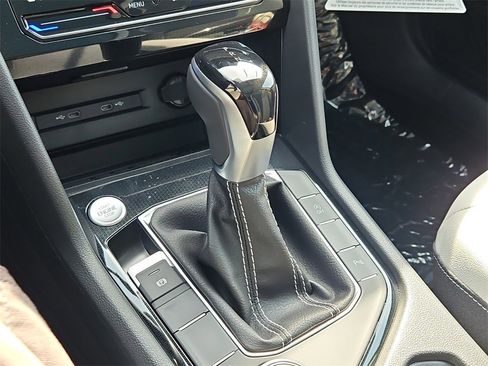 New 2025 Volkswagen Taos SE image 18