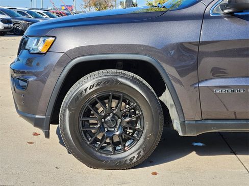 Used 2020 Jeep Grand Cherokee Laredo image 14