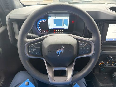 Used 2022 Ford Bronco Base image 8