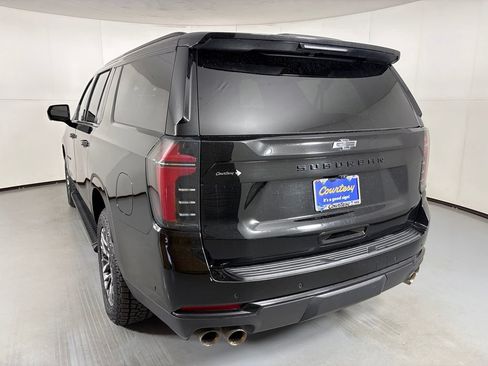 Used 2025 Chevrolet Suburban Z71 AWD/4WD image 6