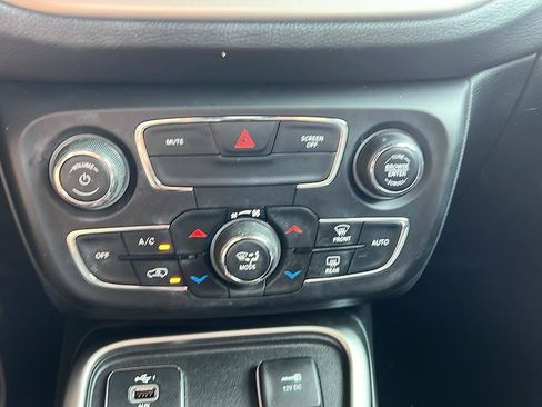Used 2021 Jeep Compass Latitude w/ Sun and Sound Group FWD image 34