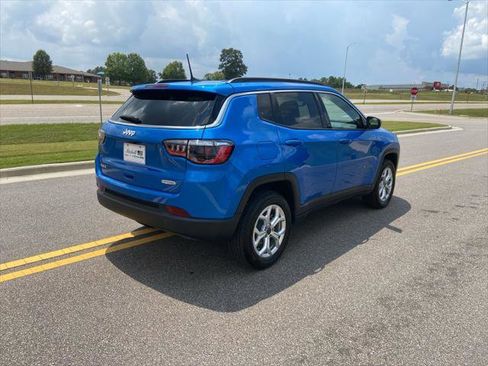 Certified 2025 Jeep Compass Latitude image 11