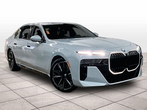 Certified 2025 BMW 760i xDrive AWD/4WD image 2