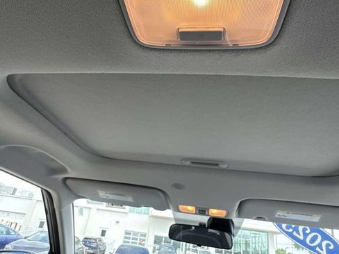 Used 2025 Hyundai Venue SEL FWD image 11