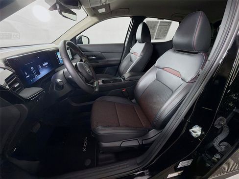 Used 2025 Nissan Kicks SR w/ Interior Electronics Package AWD/4WD image 2