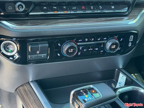 Used 2024 Chevrolet Silverado 1500 LT Trail Boss w/ LT Trail Boss Premium Package AWD/4WD image 28