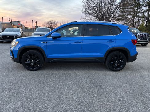 Used 2024 Volkswagen Taos SE image 4