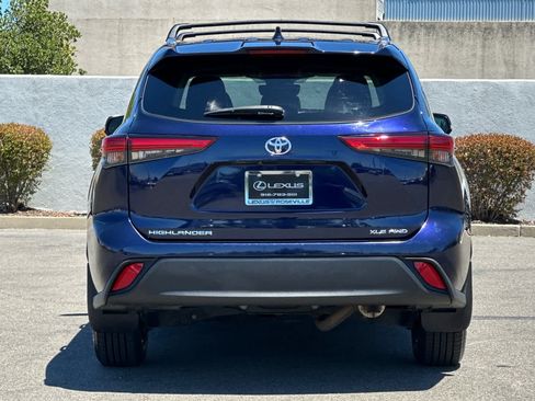 Used 2021 Toyota Highlander XLE AWD/4WD image 8