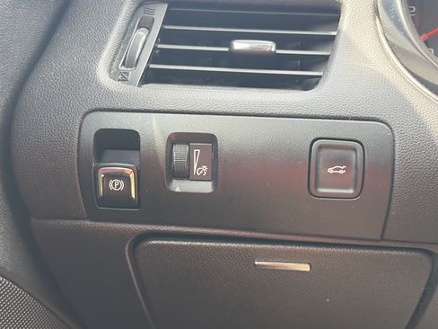 Used 2015 Chevrolet Impala LT FWD image 25