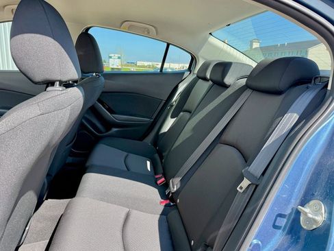 Used 2018 MAZDA MAZDA3 Sport FWD image 12