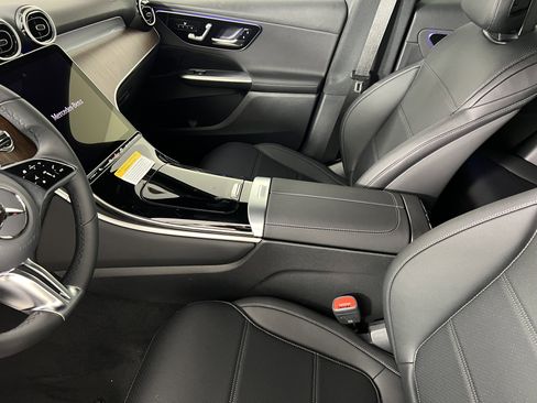 Used 2026 Mercedes-Benz GLC 300 4MATIC image 4