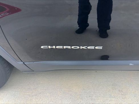 Used 2015 Jeep Cherokee Latitude w/ Comfort/Convenience Group FWD image 33