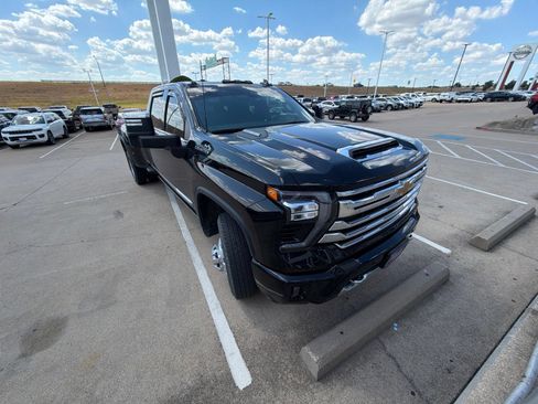 Used 2025 Chevrolet Silverado 3500 High Country w/ High Country Premium Package AWD/4WD image 13