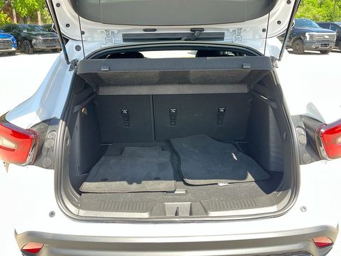 Used 2025 Chevrolet Trax RS w/ Sunroof Package FWD image 26