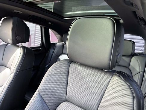 Certified 2024 Porsche Macan image 21