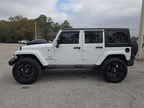 Used 2017 Jeep Wrangler Unlimited Sahara w/ Connectivity Group image 6