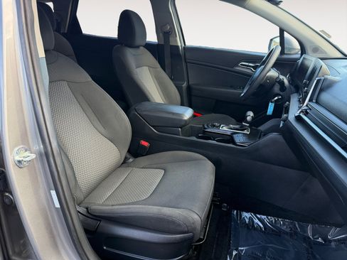 Used 2023 Kia Sportage LX image 19
