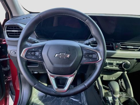 Used 2025 Chevrolet TrailBlazer LT w/ Convenience Package FWD image 11