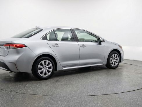 Used 2025 Toyota Corolla LE FWD image 9