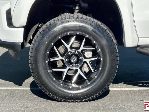 Used 2020 Chevrolet Silverado 1500 RST w/ True North Edition AWD/4WD image 32