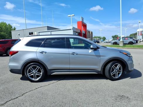 Used 2018 Hyundai Santa Fe Limited FWD image 2