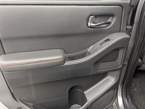 Used 2024 Nissan Frontier PRO-4X image 25