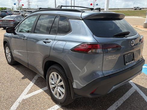 Used 2026 Toyota Corolla Cross LE w/ Moonroof Package image 5