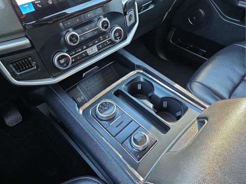 Certified 2024 Ford Expedition XLT image 25