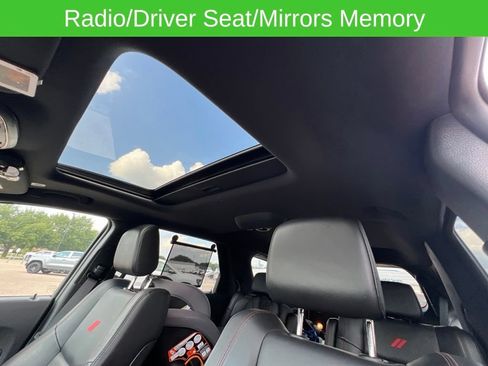 Used 2025 Dodge Durango GT AWD/4WD image 17