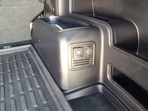 Used 2018 Toyota 4Runner SR5 Premium image 12