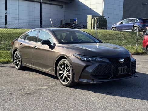 Used 2019 Toyota Avalon XSE w/ All Weather Liner Package FWD image 3