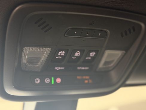 Used 2023 Chevrolet Traverse RS AWD/4WD image 44