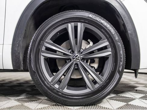 Used 2021 Volkswagen Atlas Cross Sport SE FWD image 38