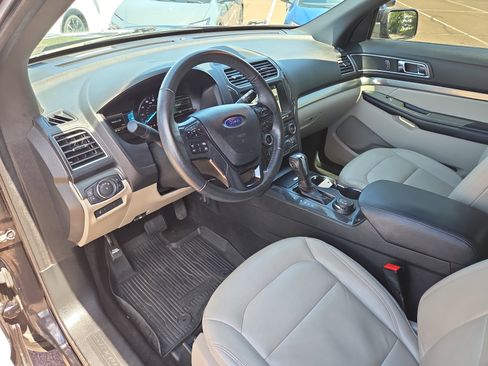 Used 2018 Ford Explorer XLT w/ Equipment Group 202A AWD/4WD image 15